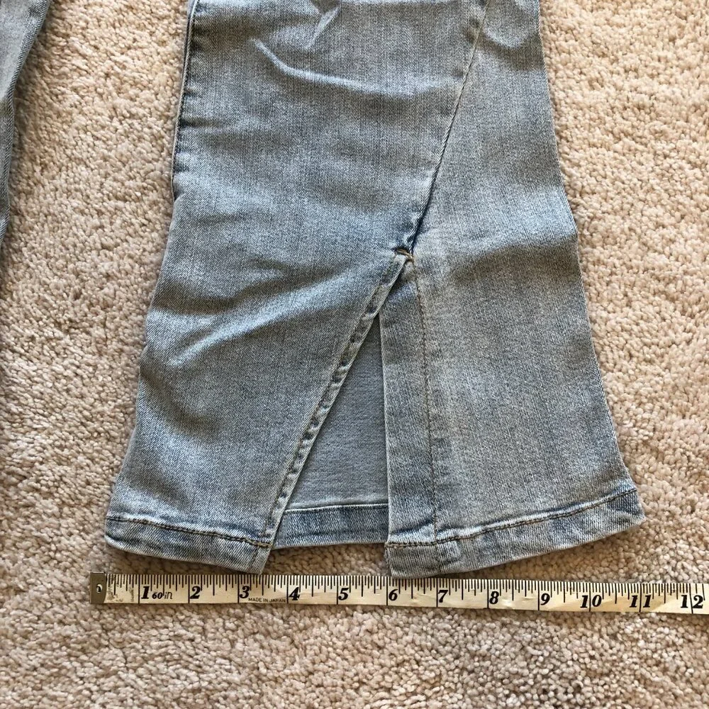 NWOT Versona Women's Flare Split Crop Ankle Light Wash Jeans - Picture 6 of 11